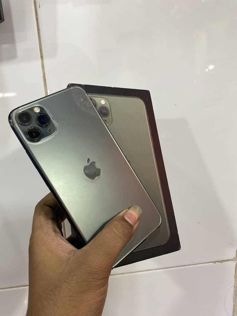 Apple iPhone 11 Pro Max 4
