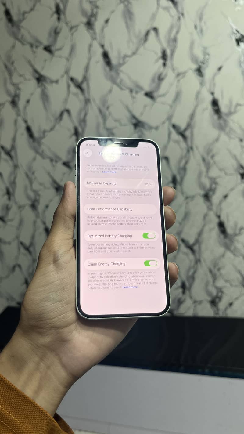 Apple iPhone 12 4
