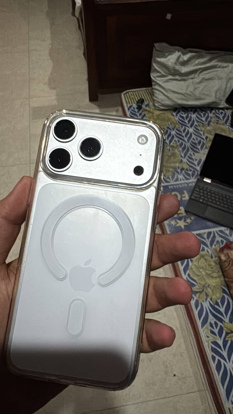 Apple iPhone 17 Pro Max 0
