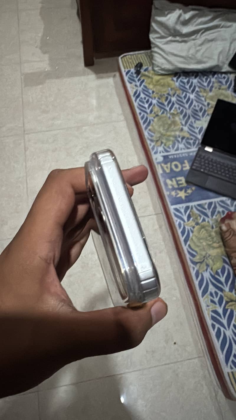 Apple iPhone 17 Pro Max 1