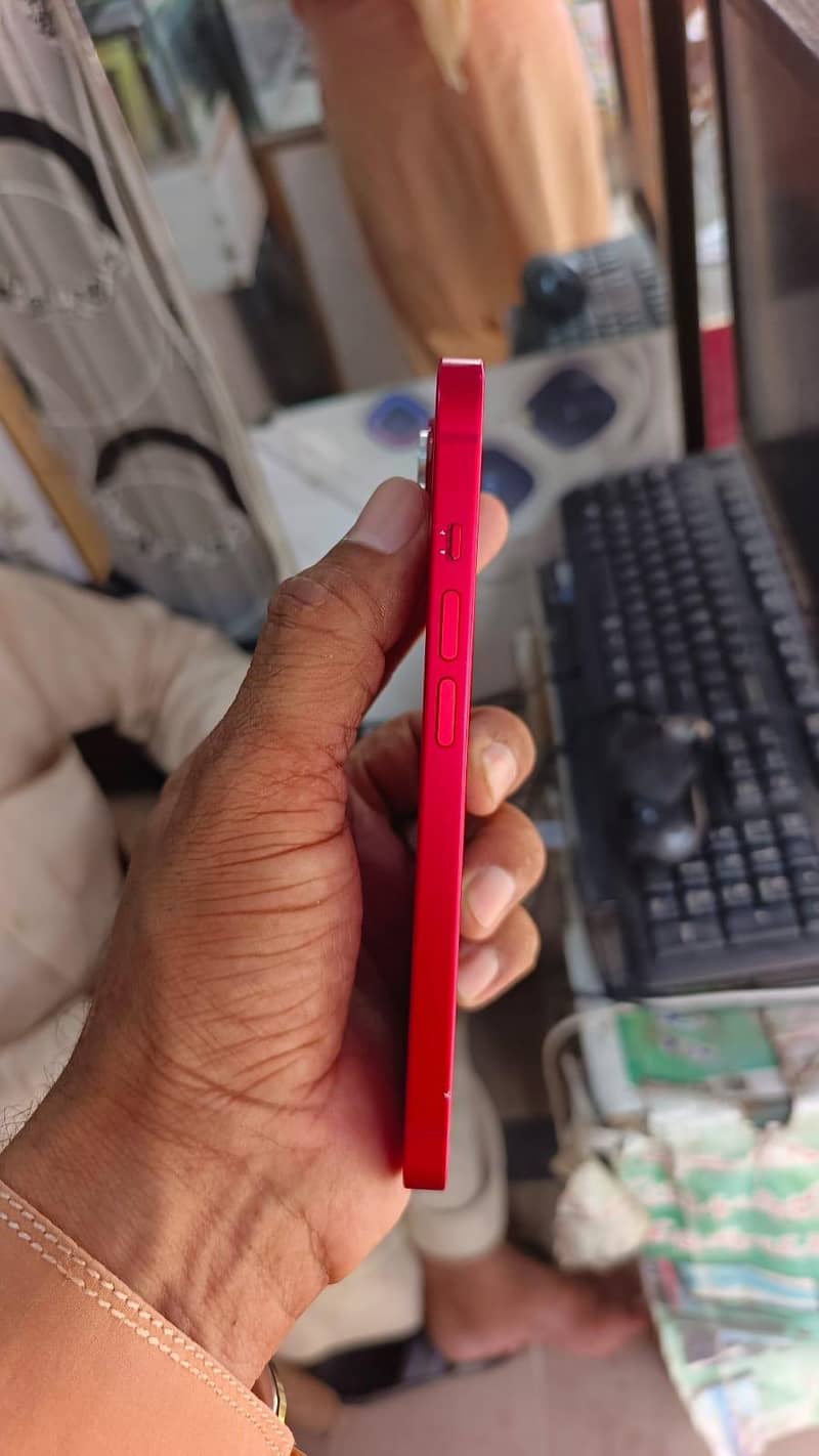Apple iPhone 14 3