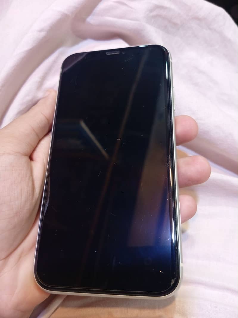 Apple iPhone 11 4