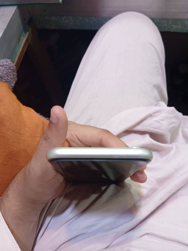 Apple iPhone 11 5