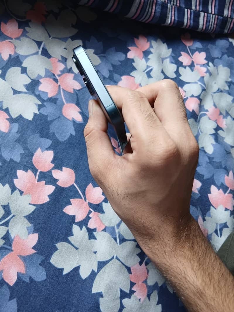 Apple iPhone 13 4