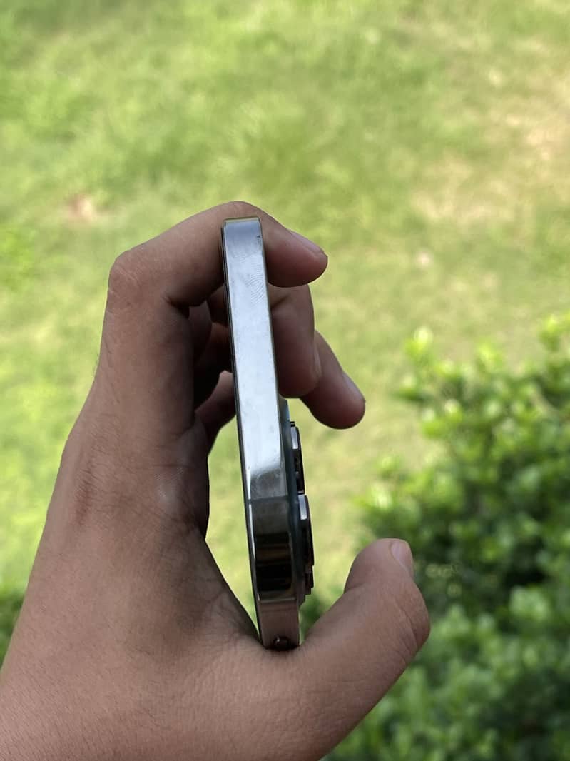 Apple iPhone 13 Pro Max 1