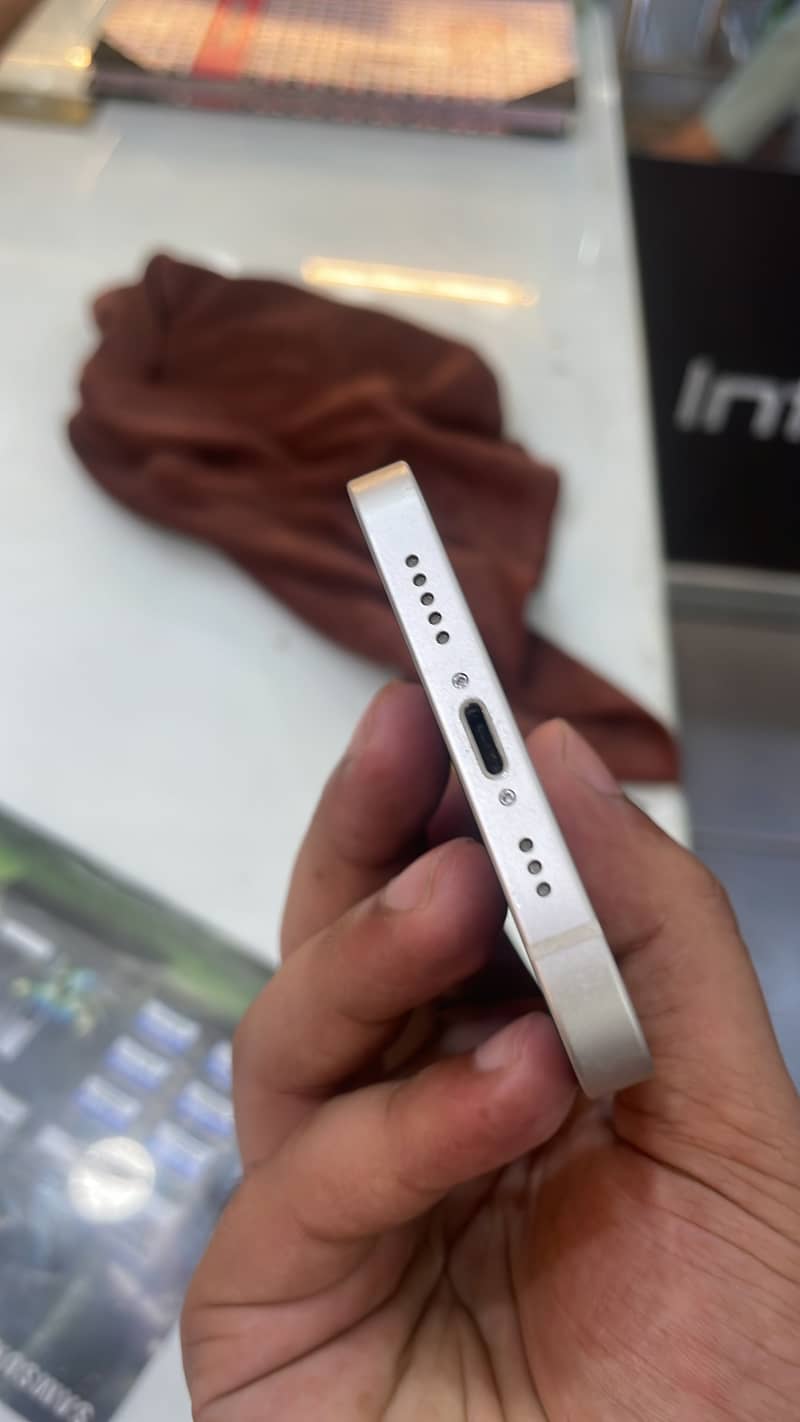 Apple iPhone 15 Pro Max 2