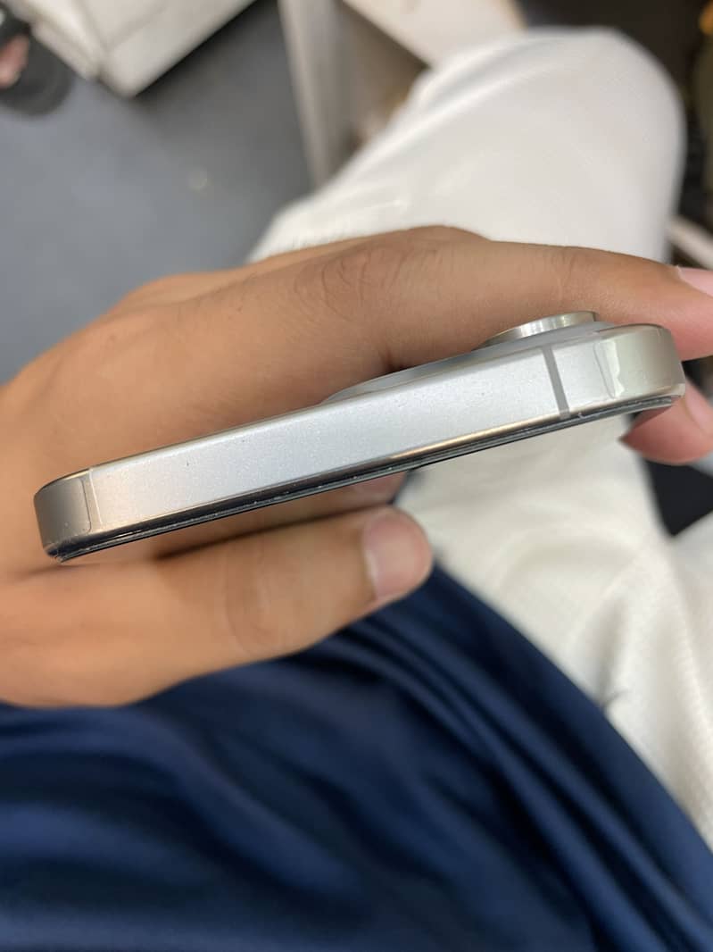 Apple iPhone 15 Pro Max 5