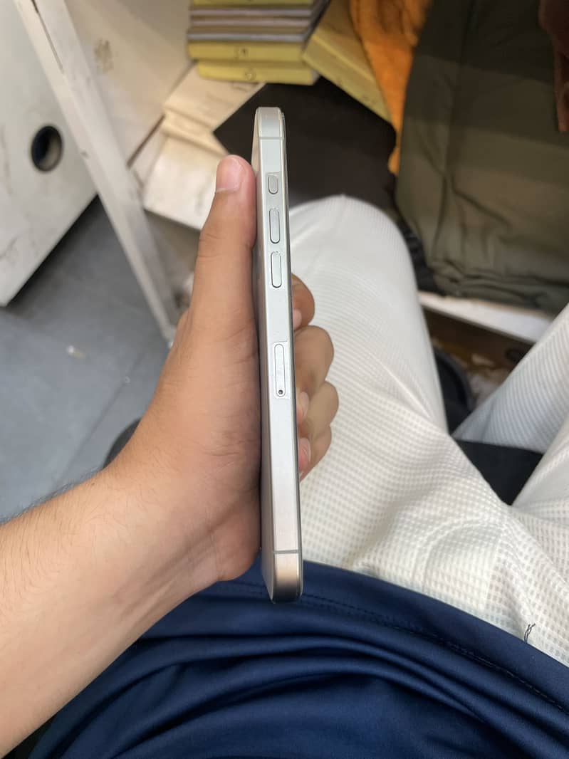Apple iPhone 15 Pro Max 6