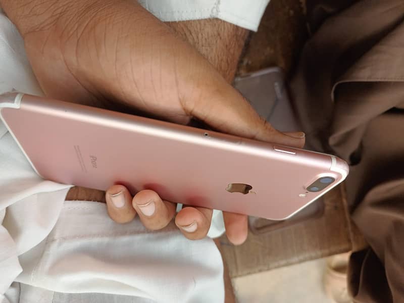 Apple iPhone 7 Plus 0