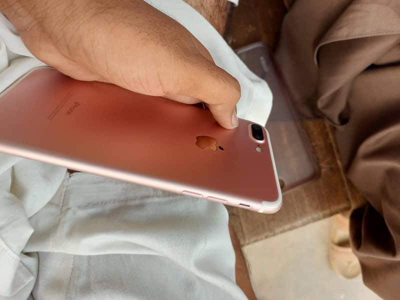 Apple iPhone 7 Plus 1