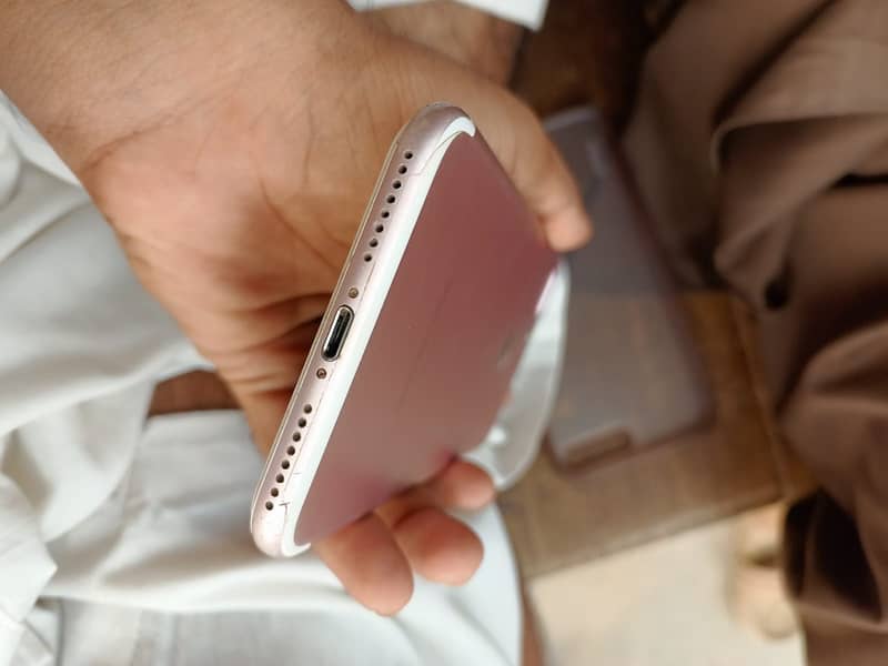Apple iPhone 7 Plus 2