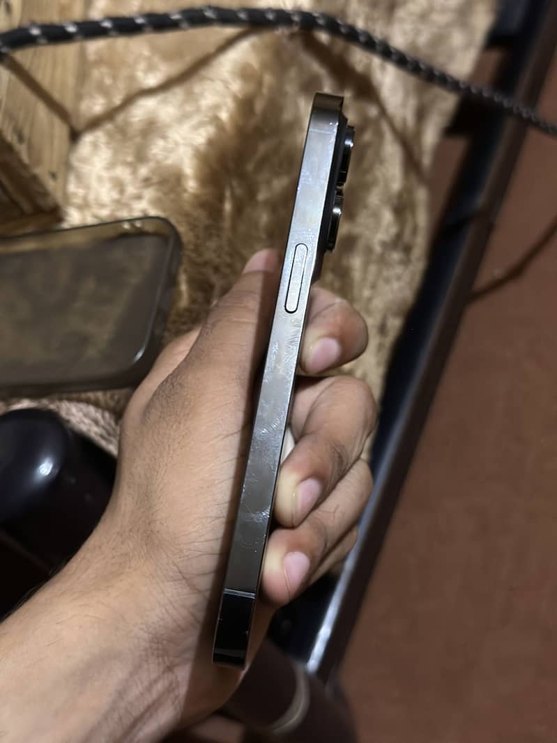 Apple iPhone 14 Pro 2