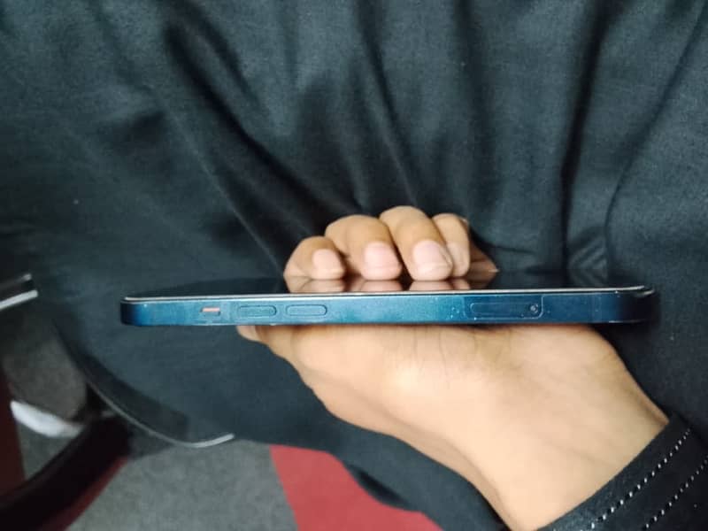 Apple iPhone 13 4