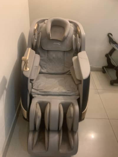 ZERO Heal Master Full Body Massage Chair | Zero Gravity | Like New |