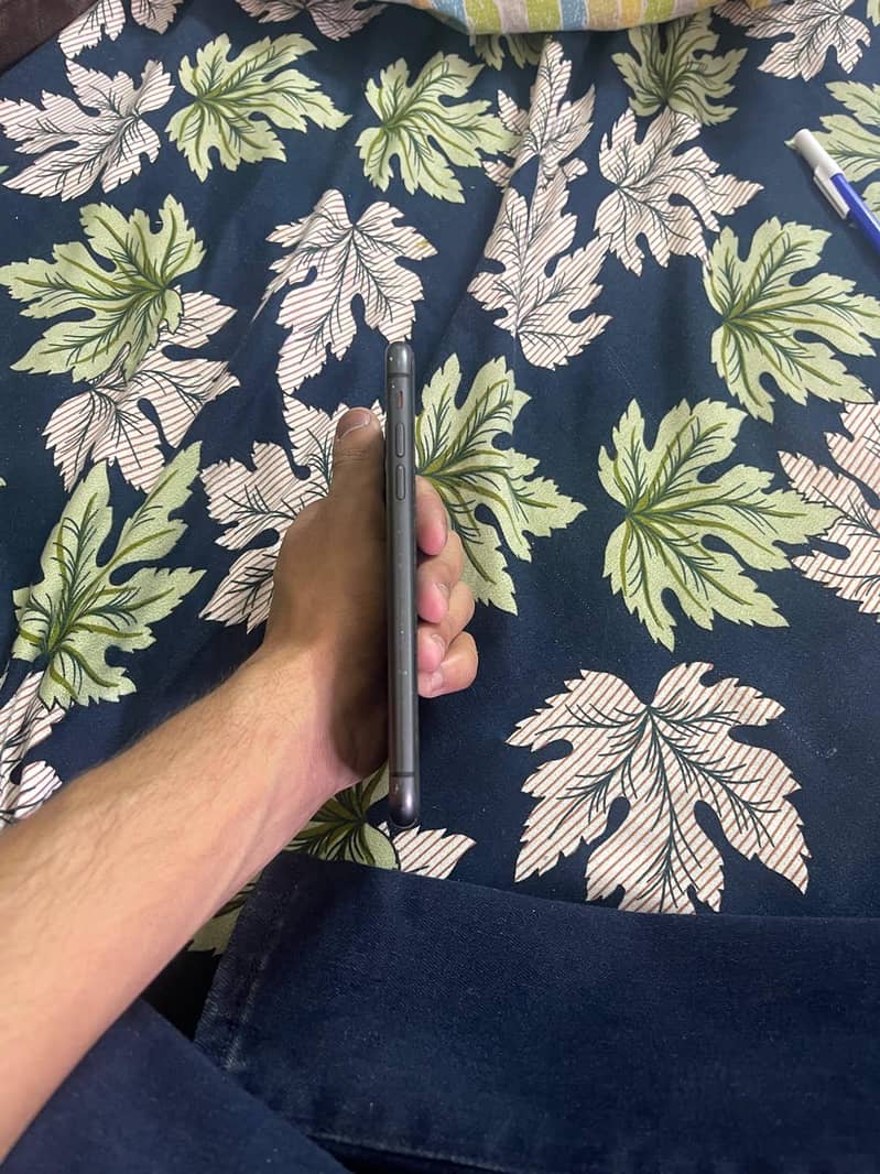 Apple iPhone 11 2
