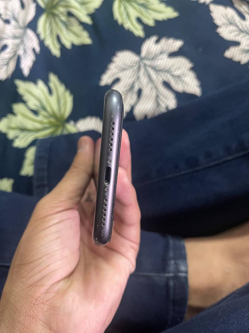 Apple iPhone 11 3