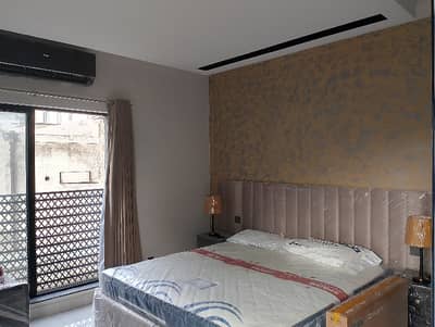 Good Prime Location 427 Square Feet Flat For rent In Gulberg