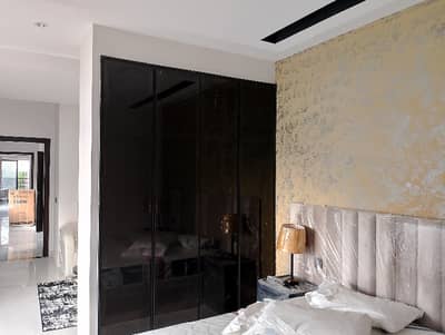 Prime Location Gulberg 447 Square Feet Flat Up For rent