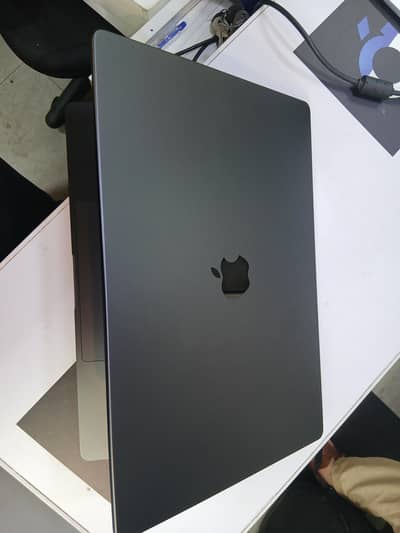 Macbook Pro 16" M5 Pro 24/1Tb