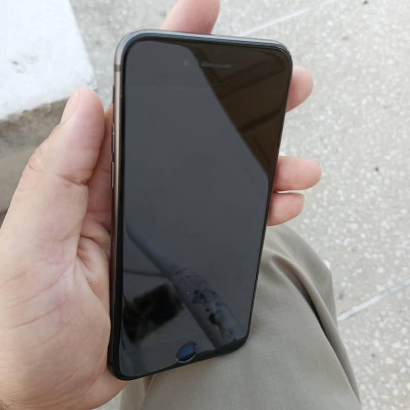 Apple iPhone 8 0