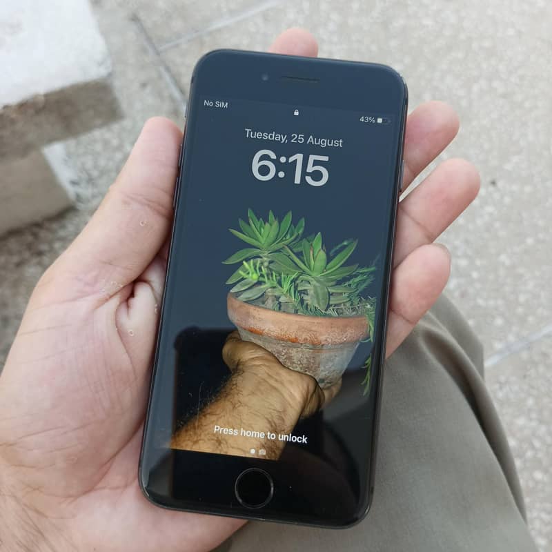 Apple iPhone 8 1