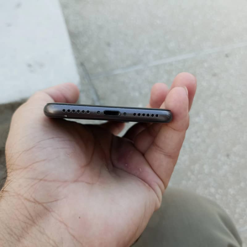 Apple iPhone 8 5