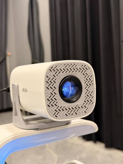 Projector + projector screen