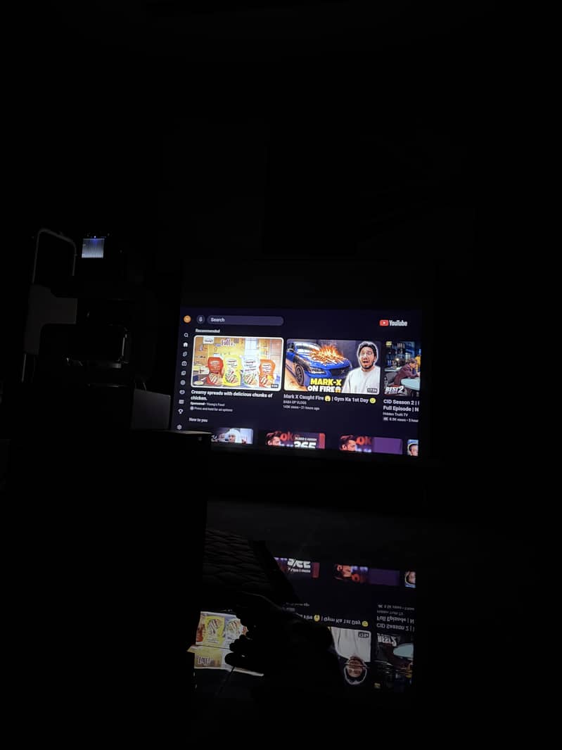Projector + projector screen 4