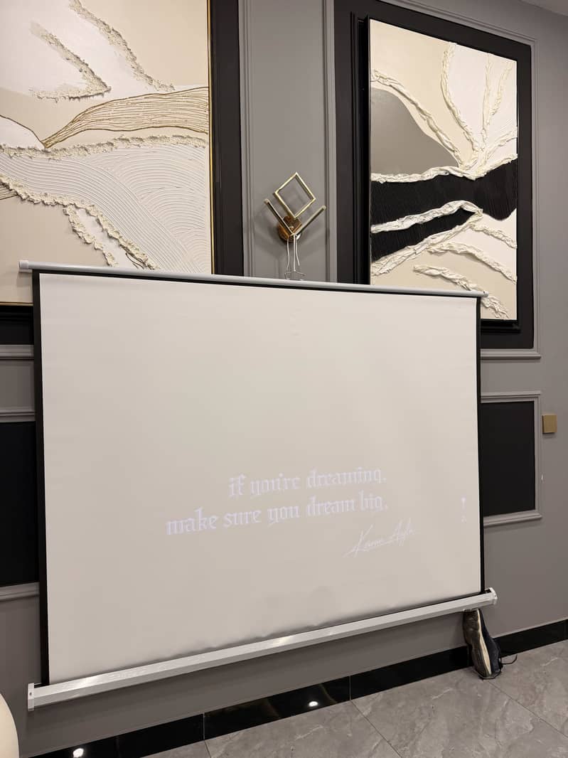 Projector + projector screen 6