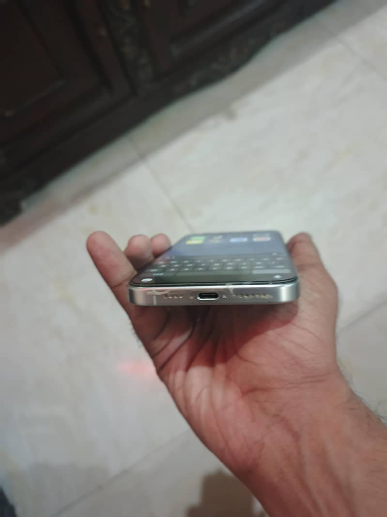 Apple iPhone 15 Pro Max 2