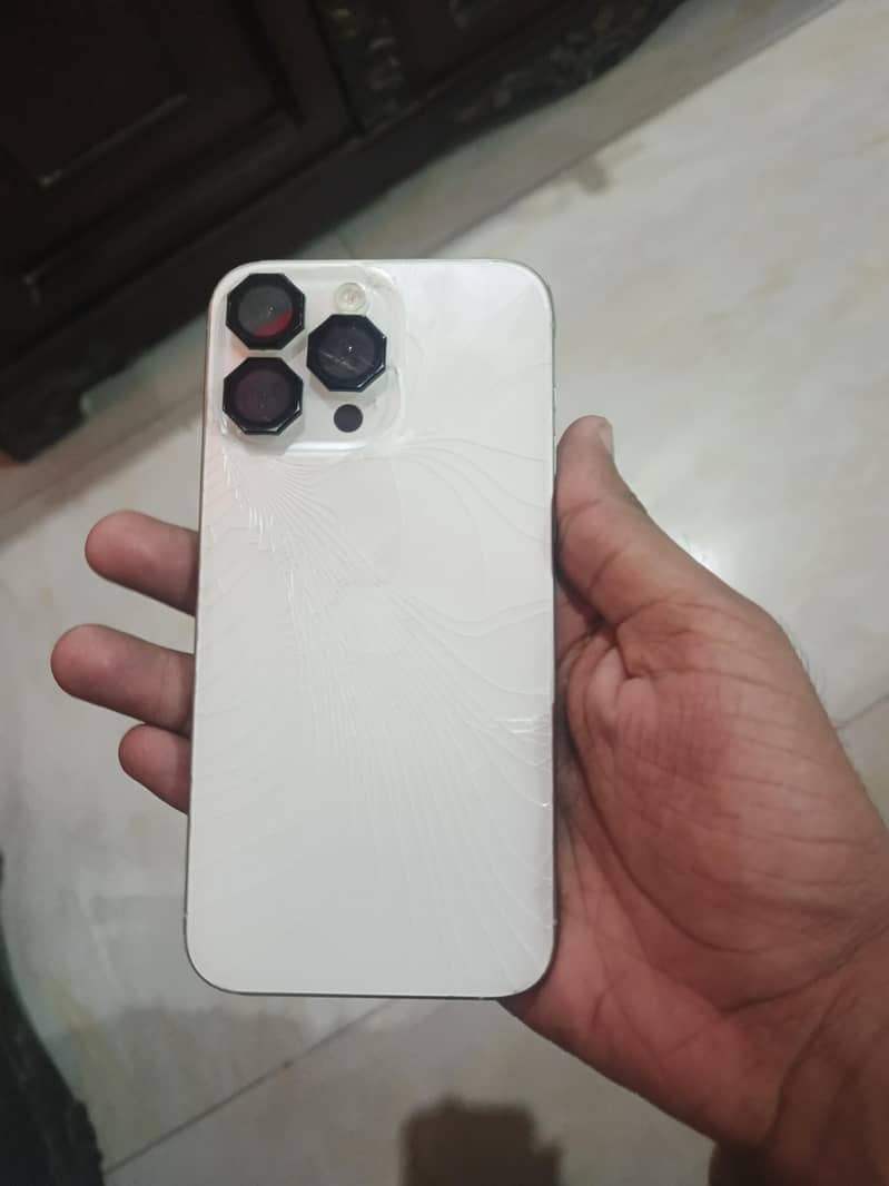 Apple iPhone 15 Pro Max 4