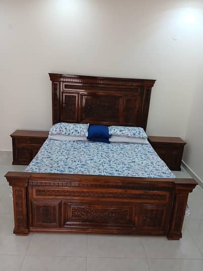 Solid sheesham wood king size bed with sidetables and dressing