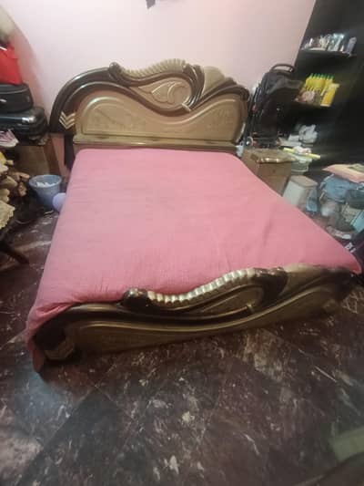 used but good condition king size complete bed deco