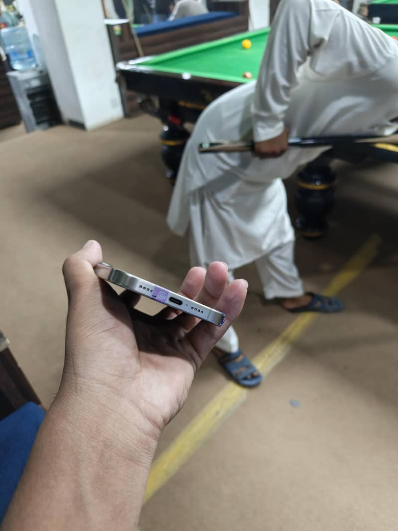 Apple iPhone 15 Pro Max 4