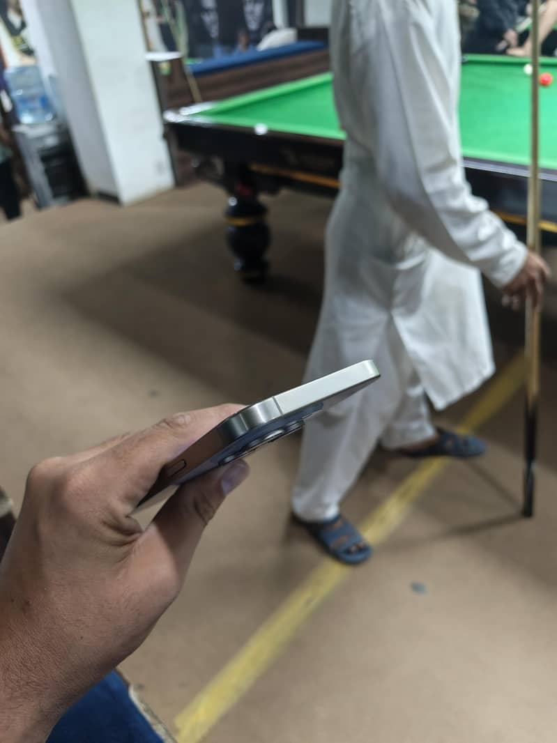 Apple iPhone 15 Pro Max 6
