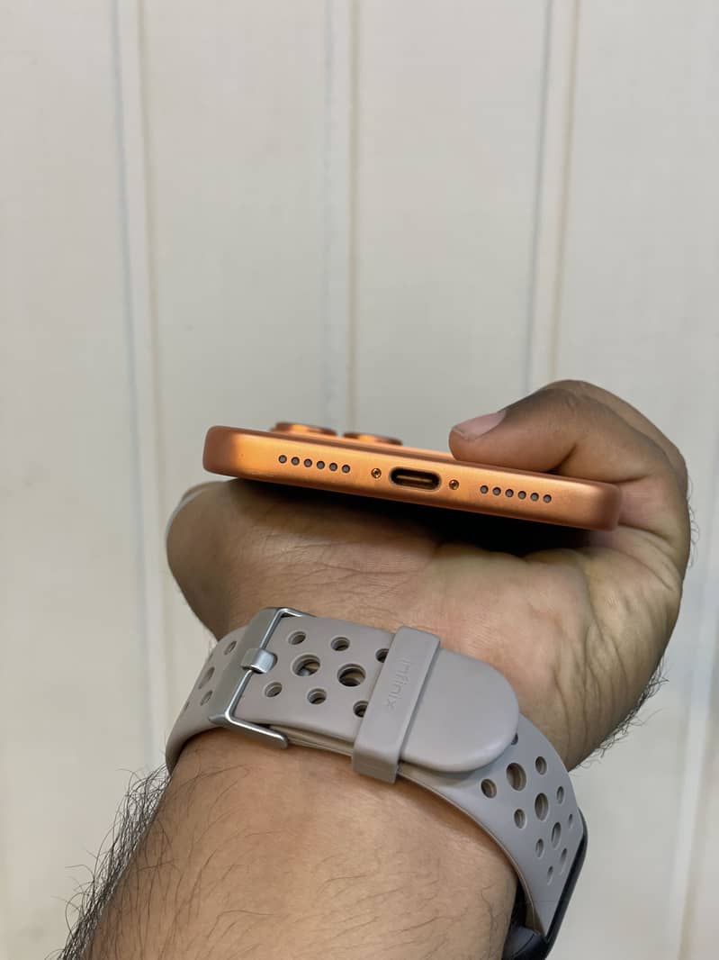 Apple iPhone 17 Pro Max 4