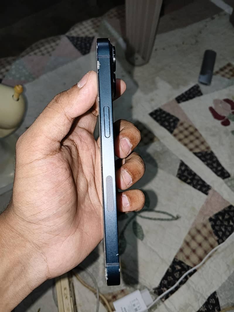 Apple iPhone 13 1
