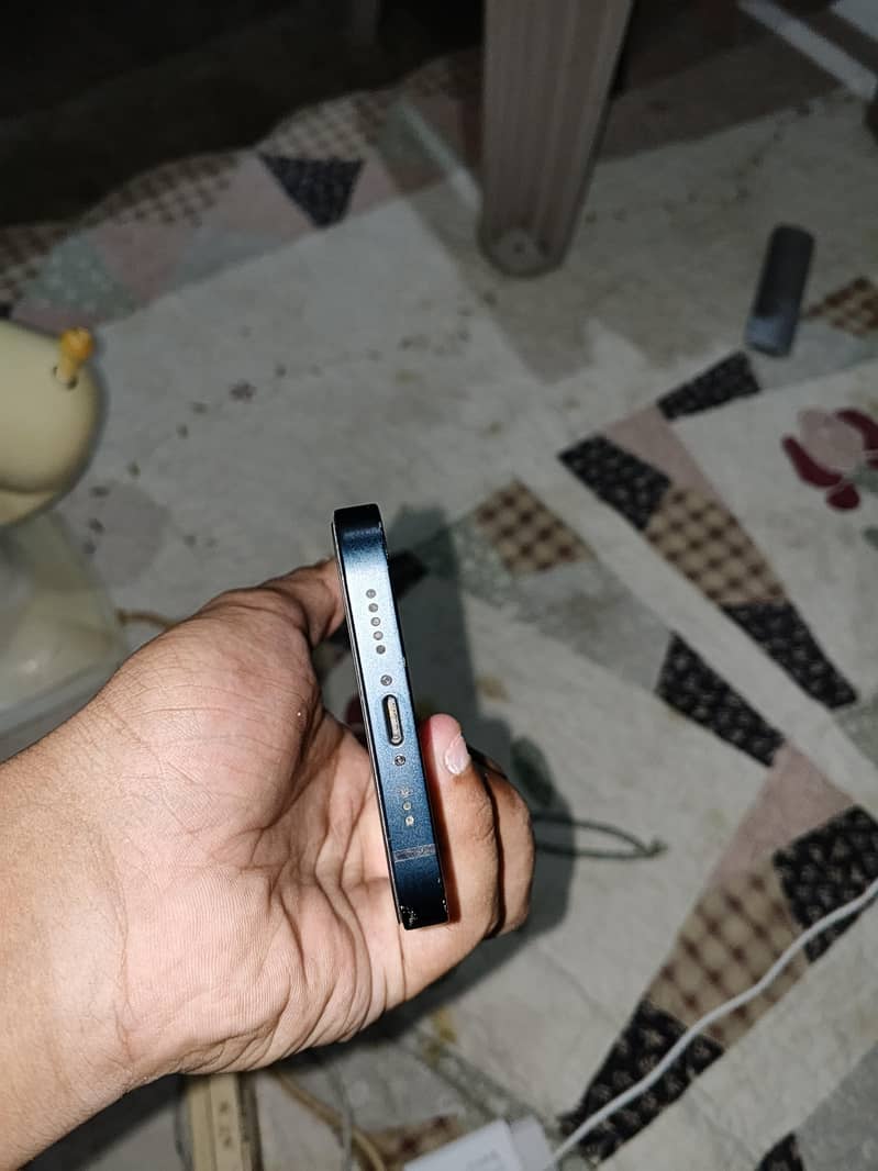 Apple iPhone 13 2