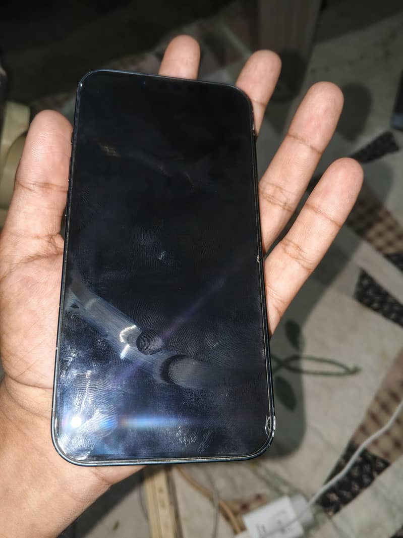 Apple iPhone 13 4