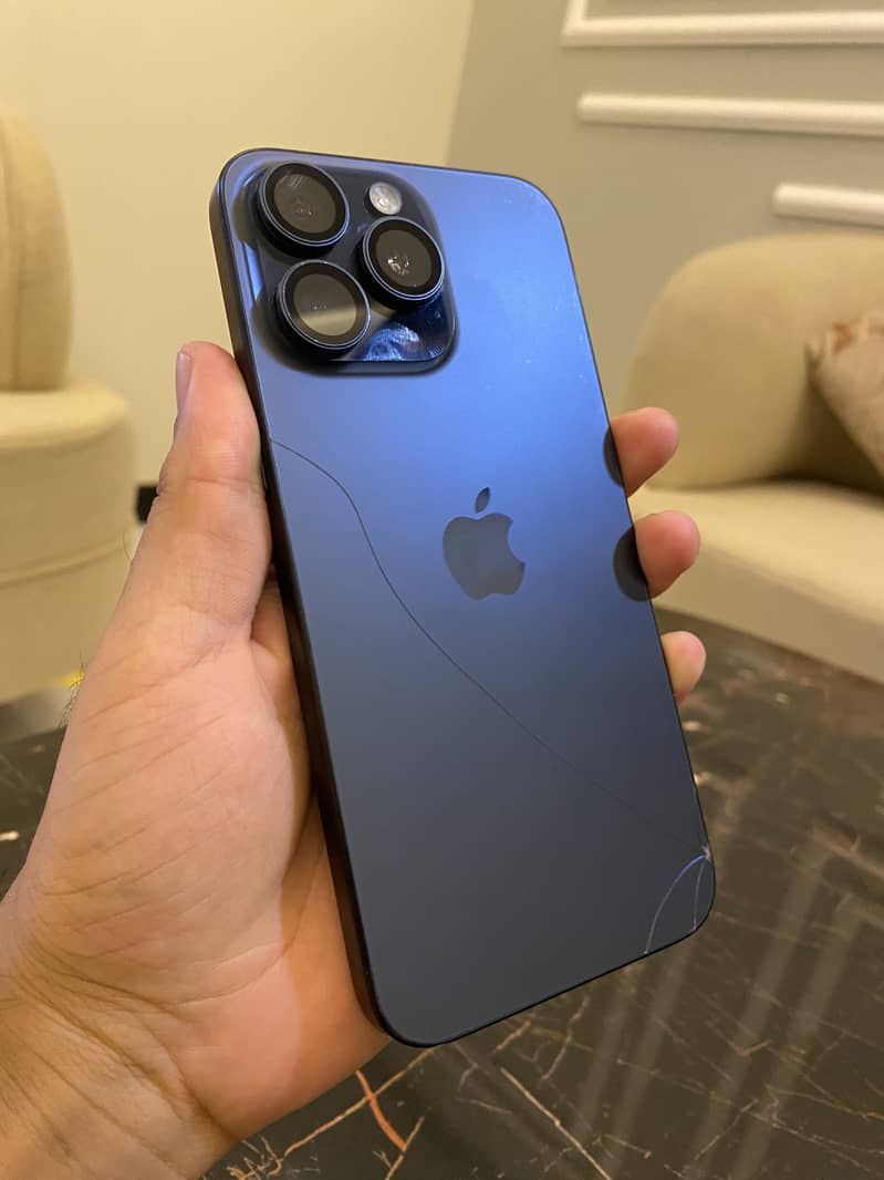 Apple iPhone 15 Pro Max 0