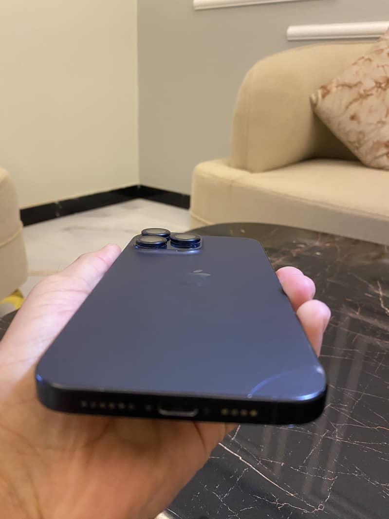 Apple iPhone 15 Pro Max 2