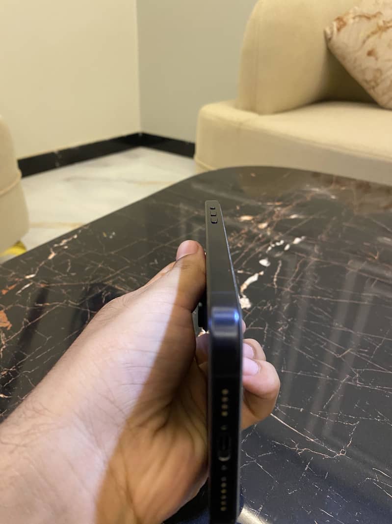 Apple iPhone 15 Pro Max 4