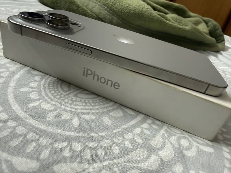Apple iPhone 15 Pro Max 3