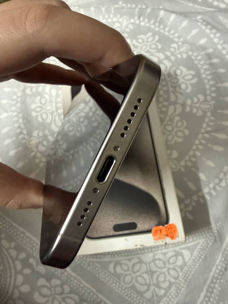 Apple iPhone 15 Pro Max 4