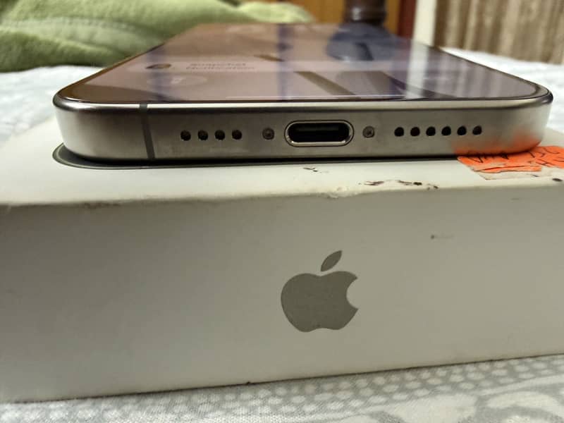 Apple iPhone 15 Pro Max 6