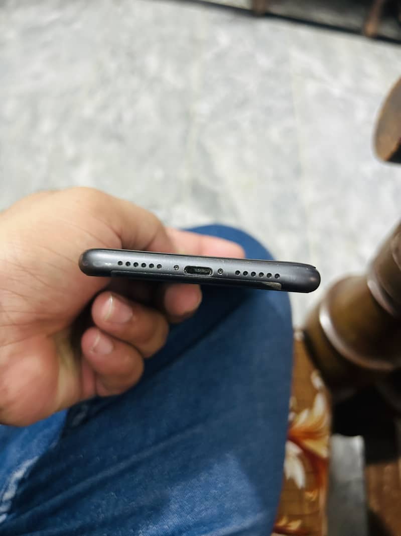 Apple iPhone 11 3