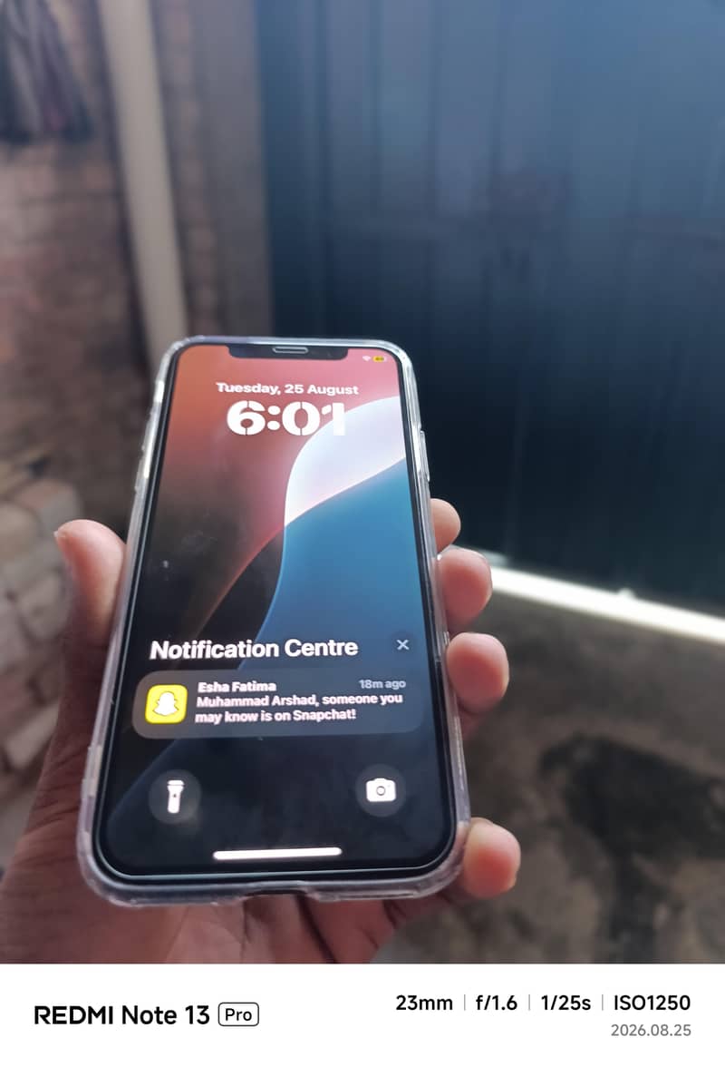 Apple iPhone XS 4