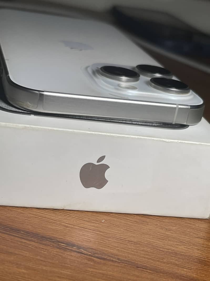Apple iPhone 15 Pro Max 2