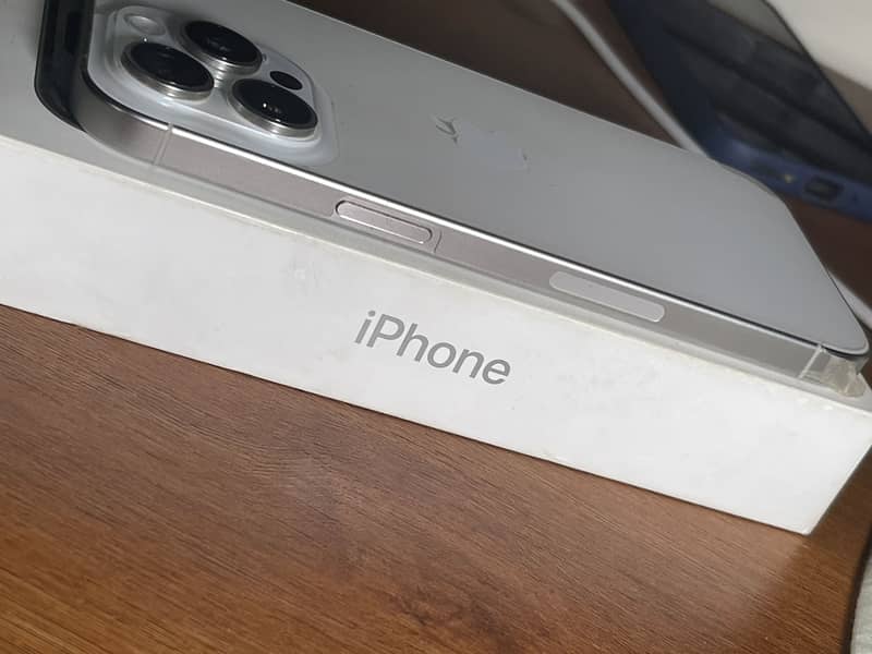 Apple iPhone 15 Pro Max 3