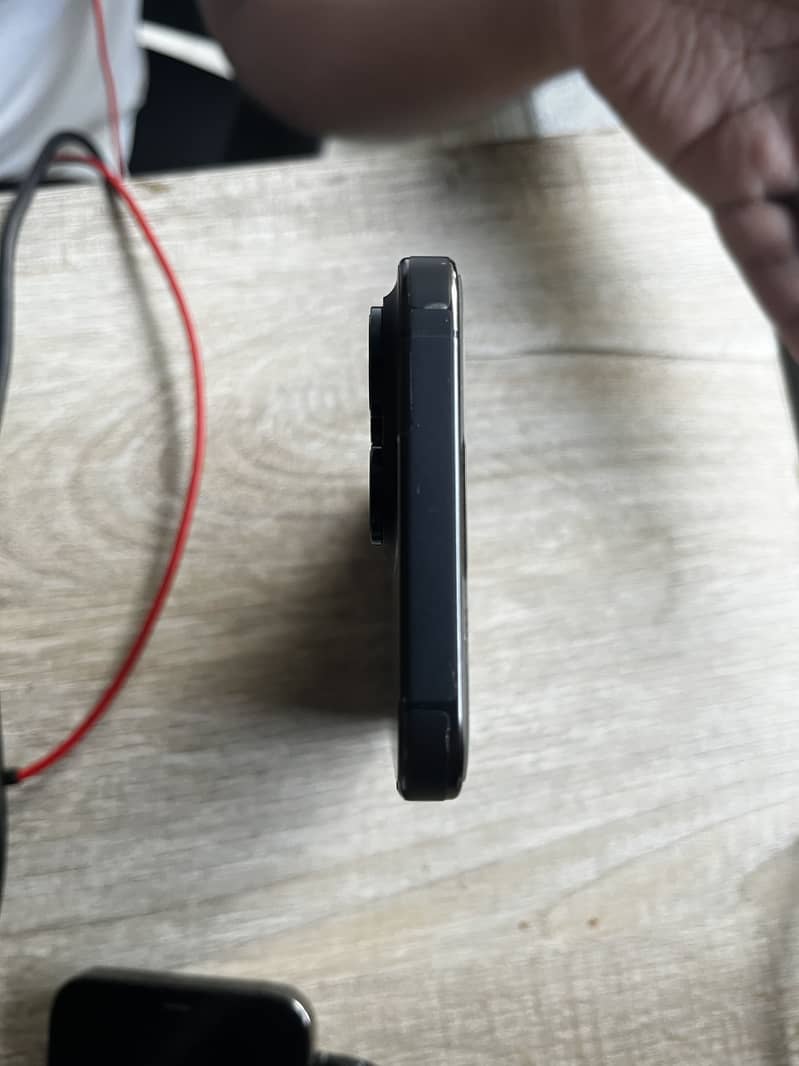 Apple iPhone 15 Pro Max 4